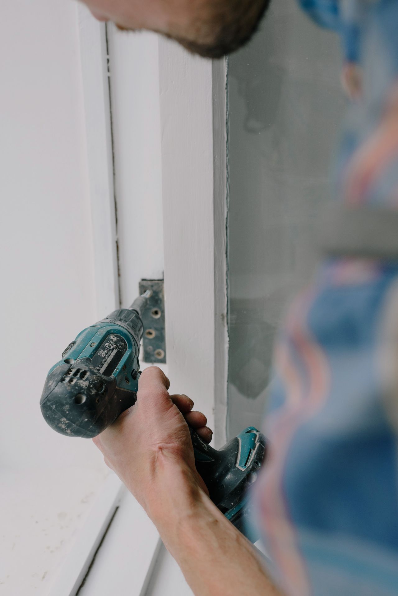 Fitting a hinge to a fire door with a drill